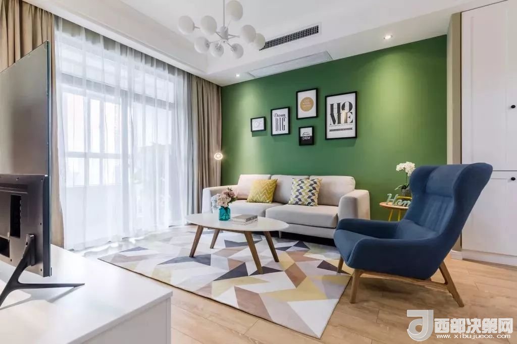 沙發(fā)背景墻選對裝飾畫，才能美了整個(gè)客廳空間！