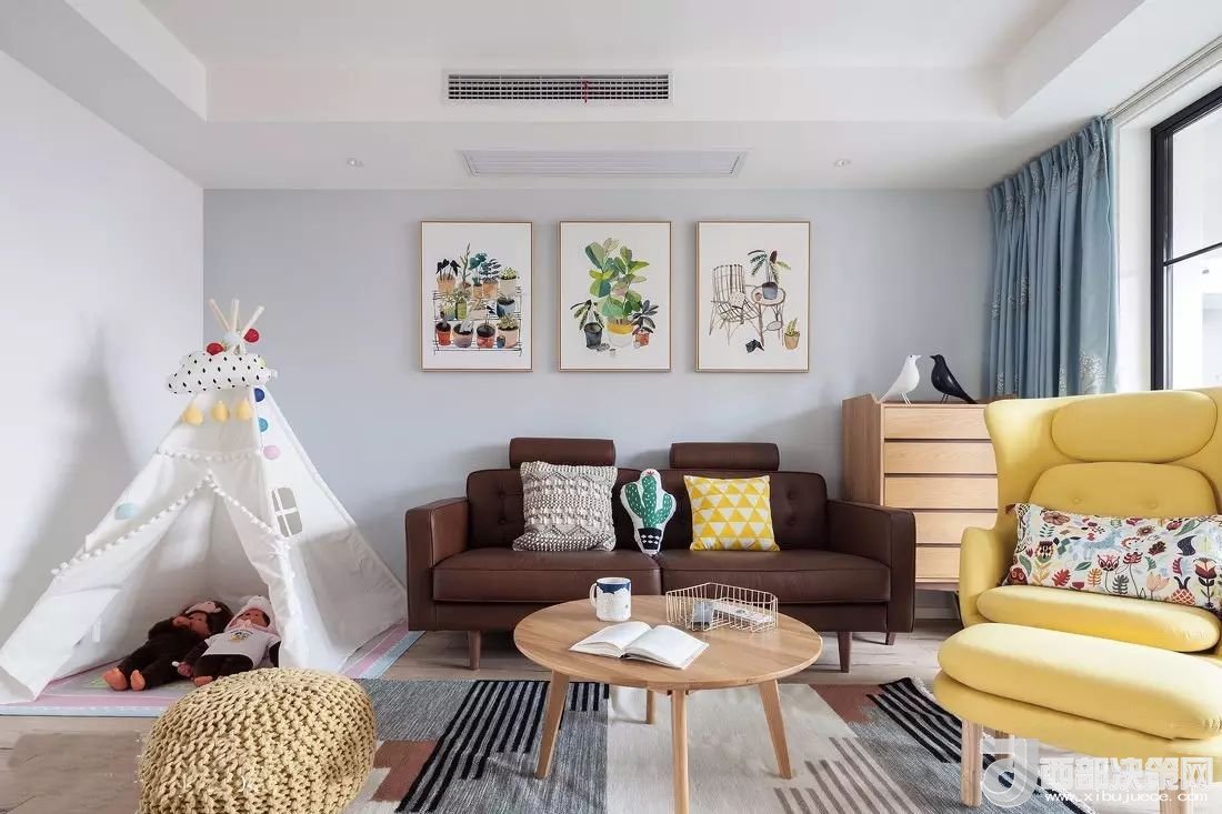 沙發(fā)背景墻選對裝飾畫，才能美了整個(gè)客廳空間！