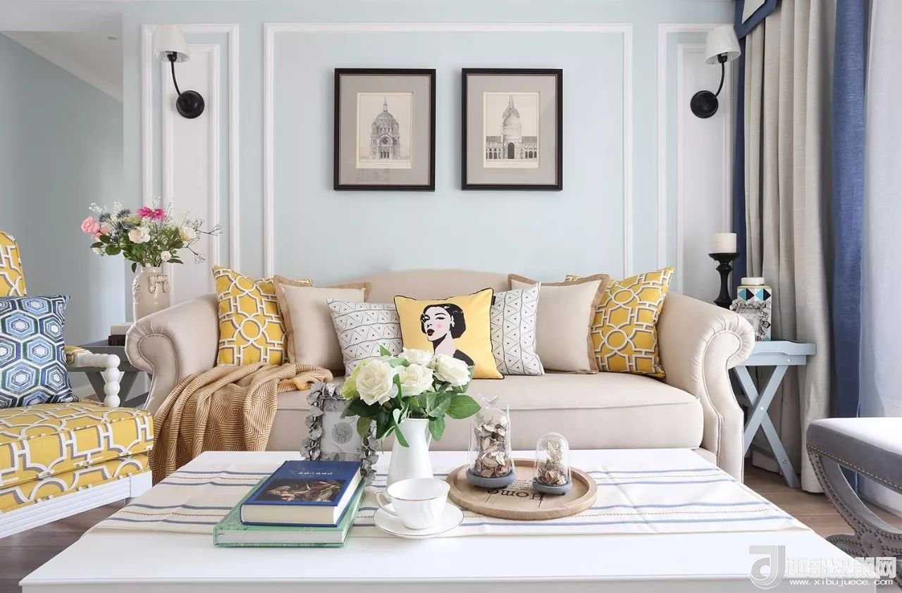 沙發(fā)背景墻選對裝飾畫，才能美了整個(gè)客廳空間！