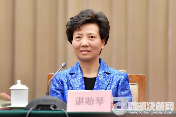 全國(guó)人大代表、貴州省委副書(shū)記、省長(zhǎng)諶貽琴發(fā)言