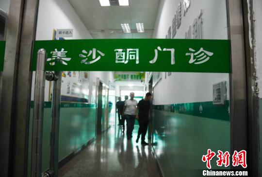 有數(shù)據(jù)顯示，十年來，山西省司法行政戒毒系統(tǒng)累計(jì)收治戒毒人員總數(shù)6萬余人。截至目前，在冊(cè)強(qiáng)制隔離戒毒人員、自愿戒毒人員、戒毒康復(fù)人員、美沙酮維持治療人員共1.2萬余人?！⊥踅ㄜ?攝