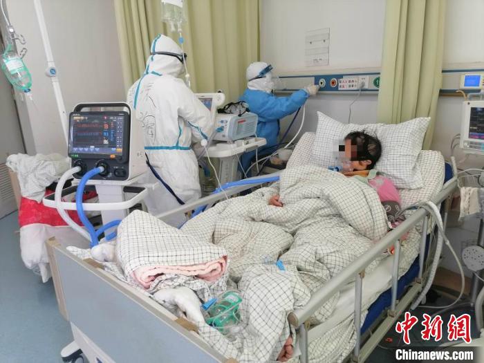 四川援助湖北醫(yī)生：幫患者打開(kāi)心結(jié)，也是“良藥”