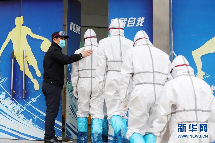 （習(xí)近平致敬的戰(zhàn)“疫”英雄·公安干警篇·圖文互動）（2）他們，抗疫一線鑄警魂