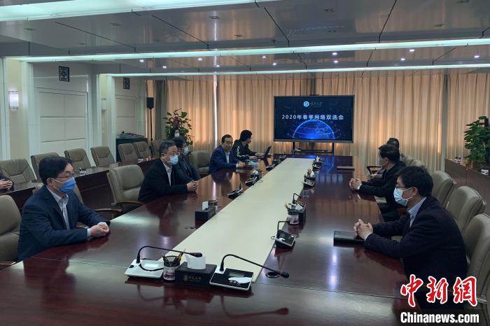 寧夏大學2020年春季首場綜合類“網(wǎng)絡雙選會”現(xiàn)場?！±钆迳?攝