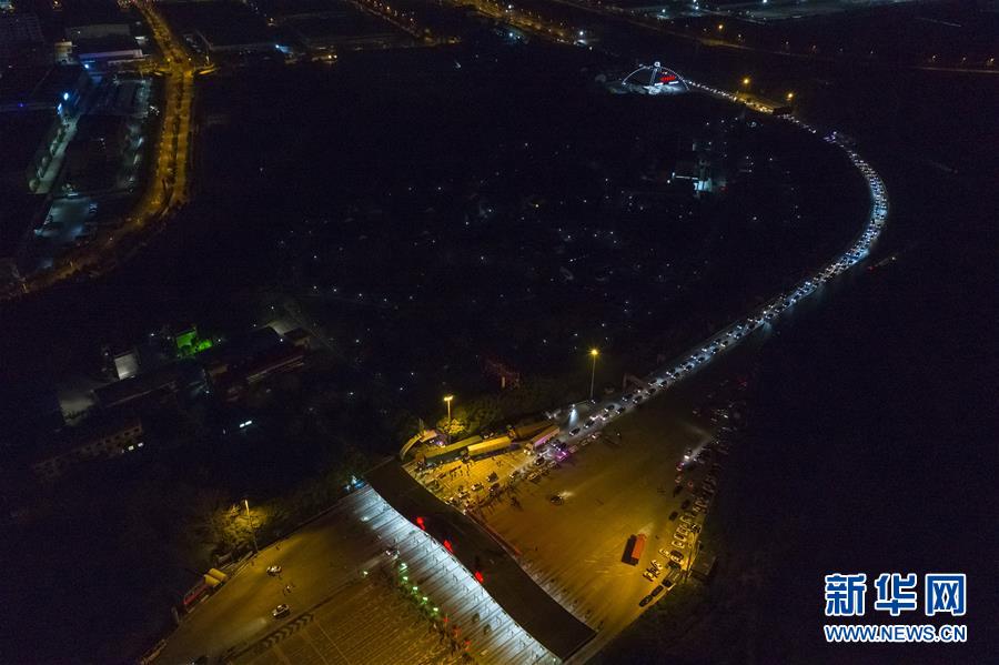 （新華全媒頭條·圖文互動(dòng)）（14）上下同心，守望相助——中國抗疫眾志成城的生動(dòng)實(shí)踐