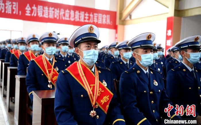 授銜表彰儀式現(xiàn)場?！⒅铱?攝