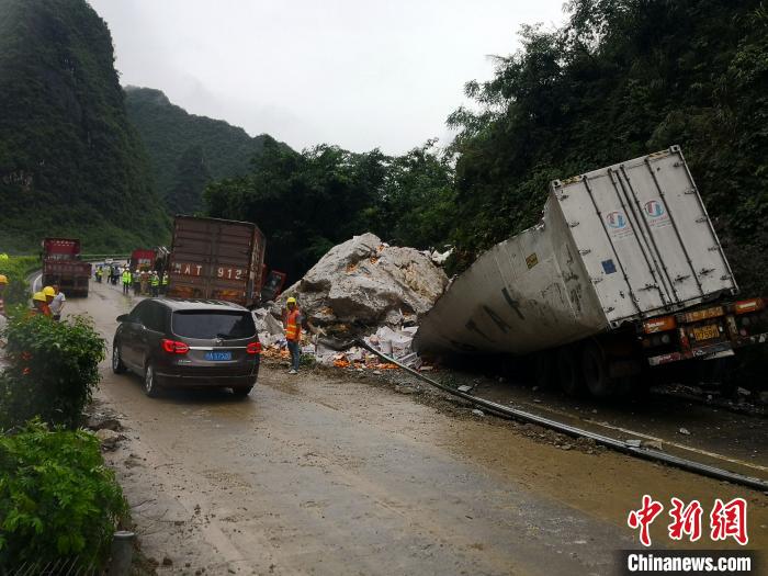 事故現(xiàn)場(chǎng)?！↑S鵬 攝