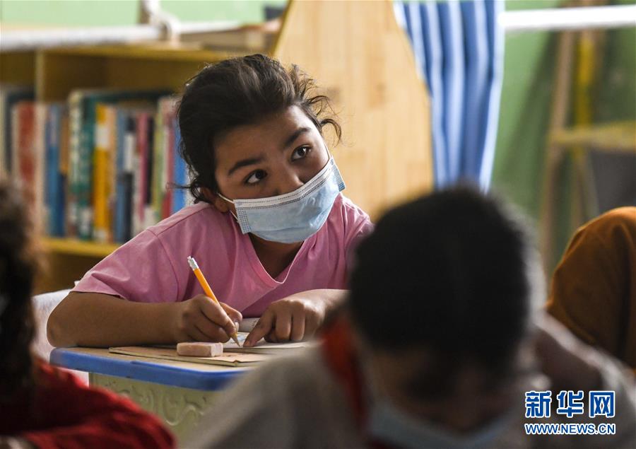 （新華全媒頭條·圖文互動(dòng)）（13）旗引天山南北　譜寫(xiě)發(fā)展新篇——以習(xí)近平同志為核心的黨中央關(guān)心新疆工作紀(jì)實(shí)