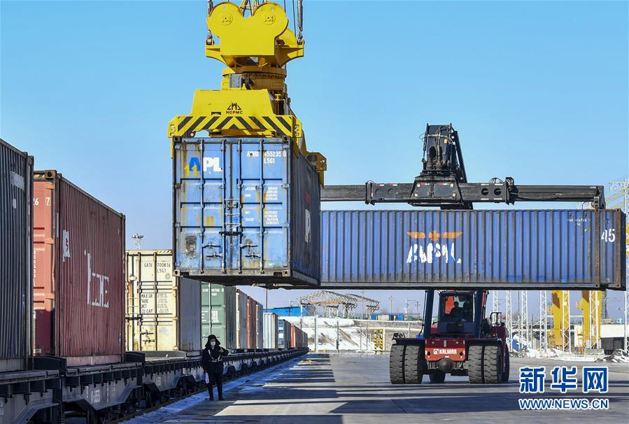 （新華全媒頭條·圖文互動(dòng)）（14）旗引天山南北　譜寫(xiě)發(fā)展新篇——以習(xí)近平同志為核心的黨中央關(guān)心新疆工作紀(jì)實(shí)