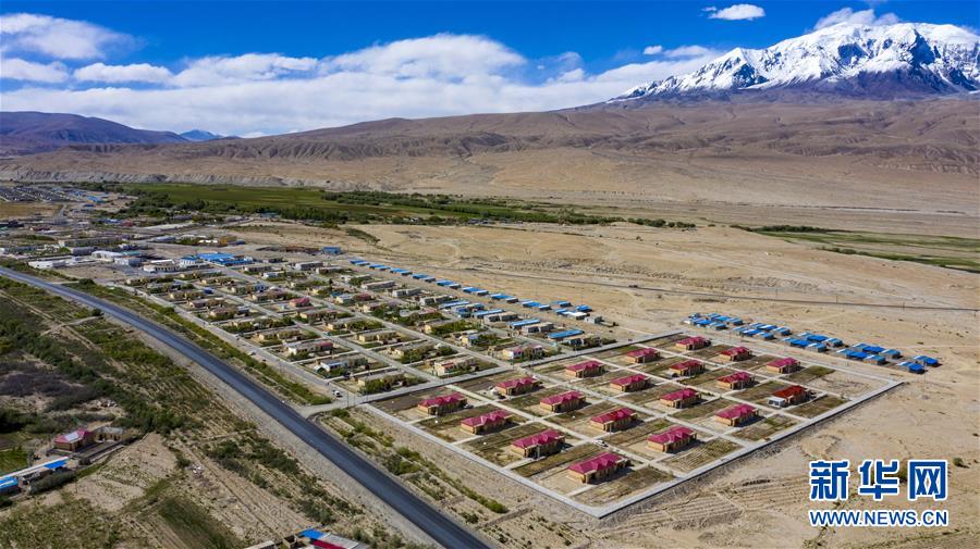 （新華全媒頭條·圖文互動(dòng)）（4）旗引天山南北　譜寫(xiě)發(fā)展新篇——以習(xí)近平同志為核心的黨中央關(guān)心新疆工作紀(jì)實(shí)