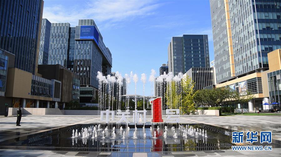 （新華全媒頭條·五中全會(huì)精神在基層·圖文互動(dòng)）（13）奮發(fā)新青年　逐夢新征程——各地青年學(xué)習(xí)貫徹落實(shí)五中全會(huì)精神觀察