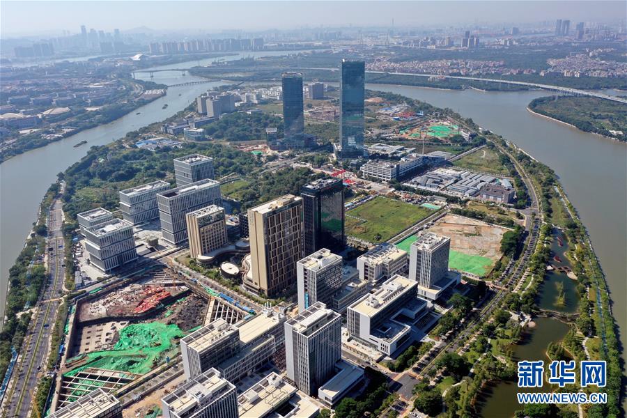 （新華全媒頭條·五中全會(huì)精神在基層·圖文互動(dòng)）（7）奮發(fā)新青年　逐夢新征程——各地青年學(xué)習(xí)貫徹落實(shí)五中全會(huì)精神觀察