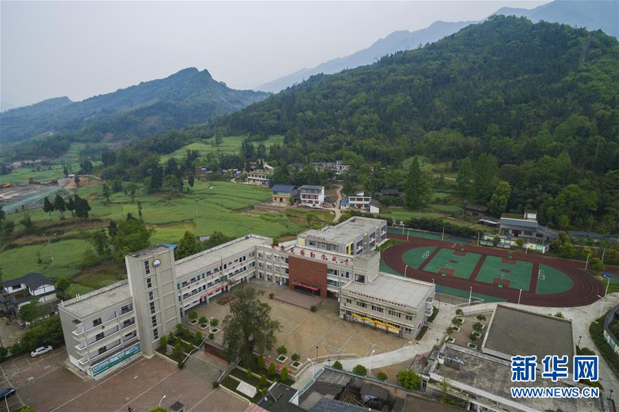 （習(xí)近平的小康故事·圖文互動(dòng)）（4）“文明其精神，野蠻其體魄”——習(xí)近平同少年兒童的故事