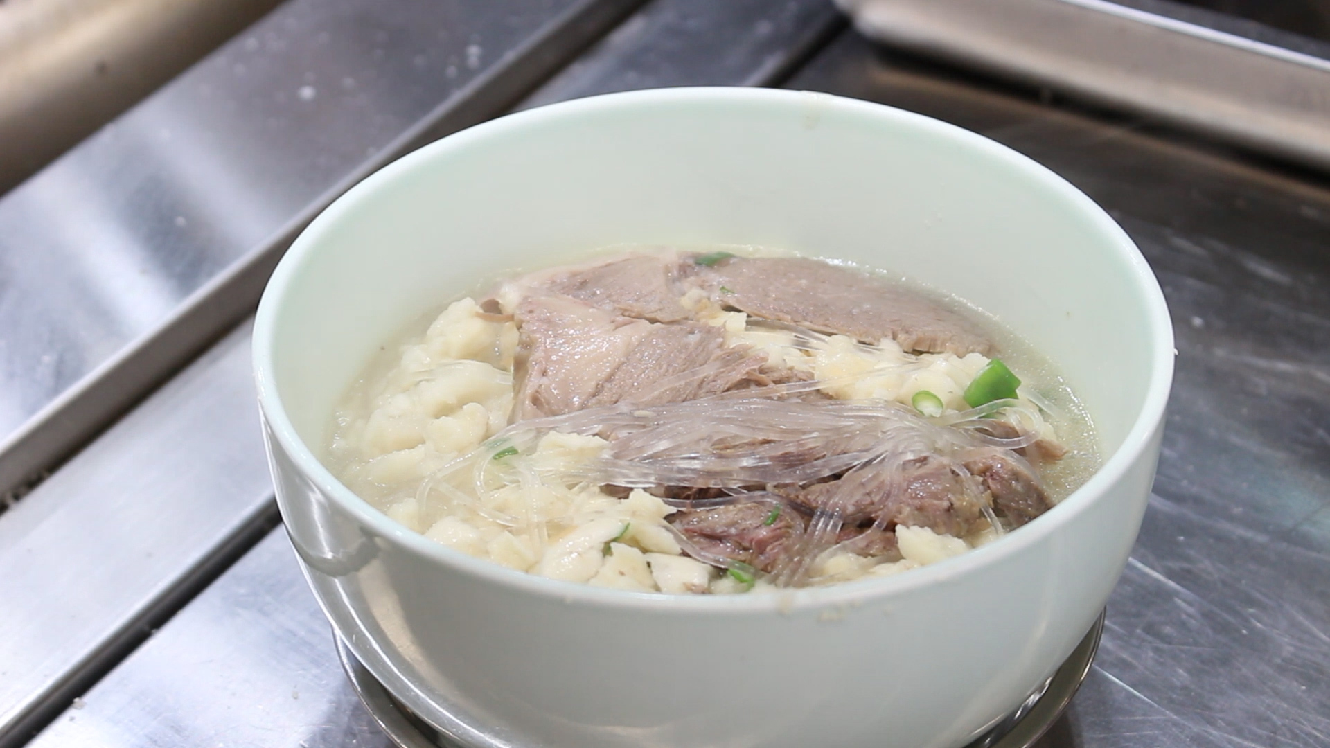 【陜菜大師和他們的拿手菜】烏平：“知足者常樂，食客愛吃我做的牛羊肉泡饃，就是我最大的滿足”_fororder_圖片8