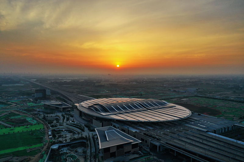 這是2021年7月1日拍攝的京雄城際鐵路雄安站。